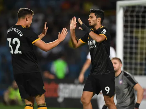 Raul Jimenez lập cú đúp, Wolves thắng tưng bừng ở vòng loại Europa League