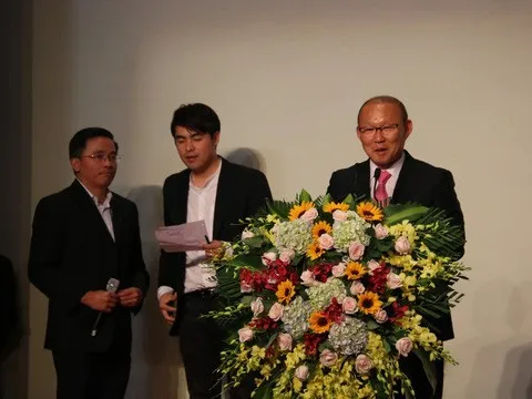 Điểm tin bóng đá Việt Nam sáng 27/6: VFF muốn ký 3 năm với thầy Park; Xuân Trường về nước đá cặp Tuấn Anh