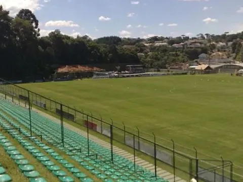 Thống kê khủng khiếp! Messi vượt trội cả Liverpool, Real