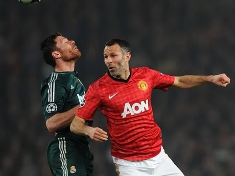 Jamie Carragher: "Lúc này, Liverpool nên hướng đến mục tiêu top 4"