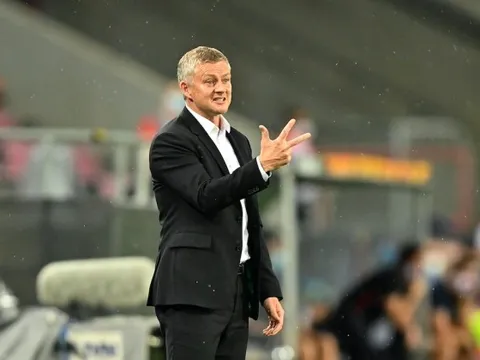 3 "đá tảng" Solskjaer nên mang về thay Lindelof: "Viên ngọc" Juve?