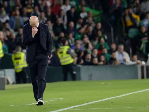 3 đại thần của Real khiến Zidane đau đầu: Bạn thân Ronaldo?