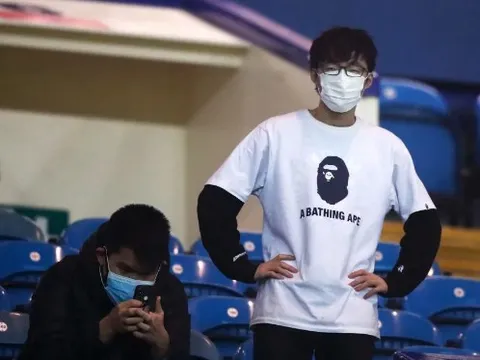 Corona đã bắt đầu ám ảnh bóng đá Anh thế nào?