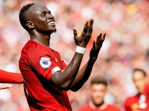 Sao Liverpool ra tay nghĩa hiệp giúp quê nhà vượt qua đại dịch