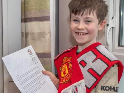 Cầu được ước thấy, fan nhí xin Liverpool thua giờ thế nào?