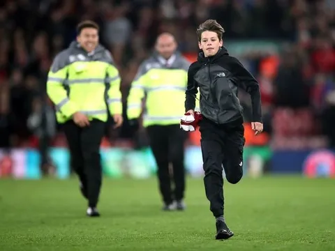 Hết FA, đến lượt UEFA đe dọa Liverpool