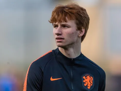 Vì Arsenal, Man City thêm khó khăn tại Champions League