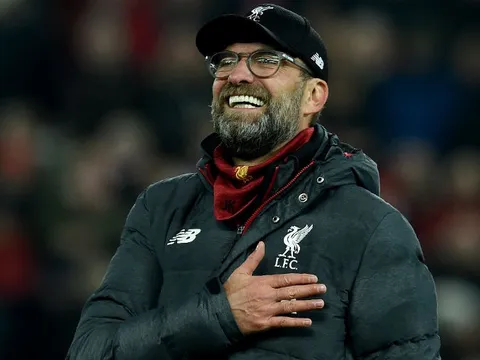 Klopp: 'Tôi chẳng thể so sánh được với huyền thoại Liverpool ấy'
