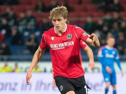 CHÍNH THỨC: Đã có cầu thủ dương tính với Corona