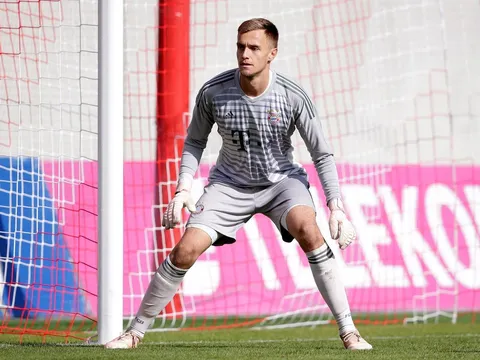 Liverpool gọi điện, động thái của sao Bayern là...