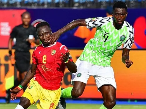 Lại dính chấn thương, sao Liverpool rời Ai Cập trở lại Xứ Sương mù