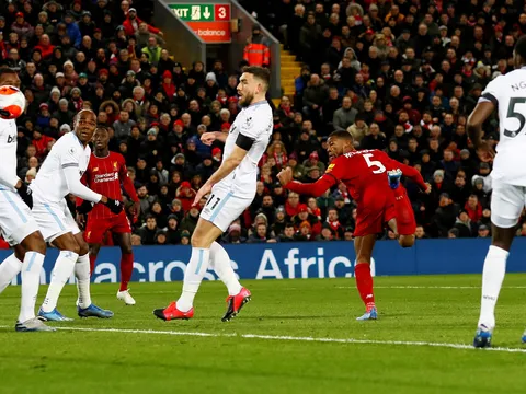 Không chiến dũng mãnh, Wijnaldum giúp Liverpool "độc tôn" tại EPL