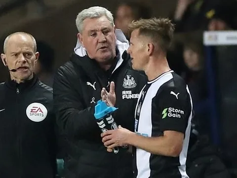 Huyền thoại Man Utd tiết lộ sự thật sau màn "tẩn" học trò