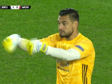 Sergio Romero thực sự đã mắc lỗi trong bàn thua của Man Utd?