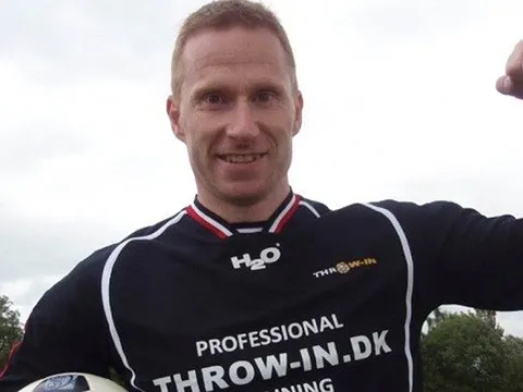 Từng bị chế giễu, ''HLV ném biên'' giờ được 4 CLB Anh khao khát