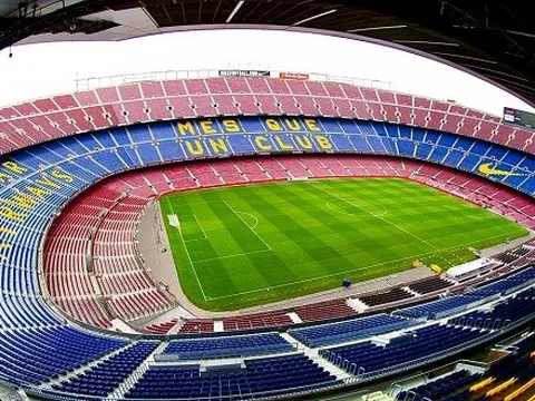 Chuyên gia dịch tễ học: "Không thể lập tức để khán giả đến kín sân"