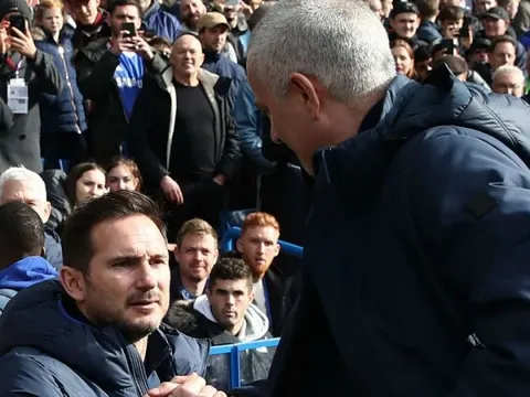 SỐC! Mourinho nói xạo không chớp mắt, Lampard tuyên bố Chelsea có 'nội gián'