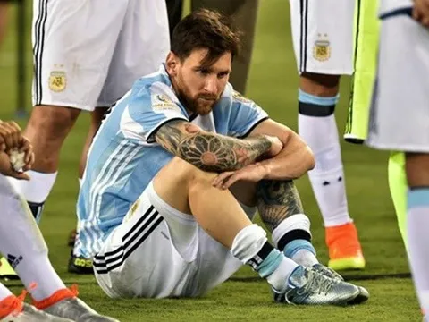 Lionel Messi chạy trời cũng không thoát... Chile