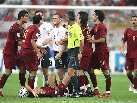 Toàn bộ sự thật vụ việc Ronaldo 'chơi xỏ' Rooney tại World Cup 2006