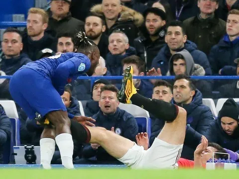 Roy Keane: "Chính điều đó đã giúp Maguire thoát thẻ đỏ"