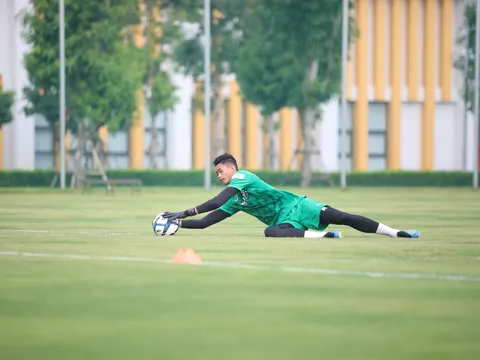 Với chiều cao 1m93, thủ môn của Than Quảng Ninh tự tin khi được gọi lên tuyển U22 Việt Nam