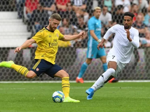 Vào sân 5 phút, thần đồng Barca đã phải "đi tắm sớm"