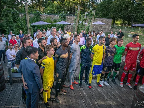 Chiêu mộ Bellerin, Juve "hy sinh" cặp đôi thất sủng