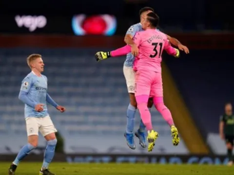 5 điểm nhấn Man City 3-0 Tottenham: Pep bám đuổi kỷ lục của Sir Alex và thủ môn kiến tạo Ederson