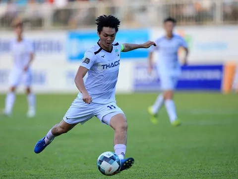 5 điểm nhấn vòng 17 V-League: Tuấn Anh "mở tài khoản", Quang Hải giải hạn