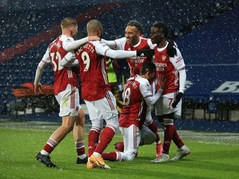 5 điểm nhấn West Brom 0-4 Arsenal: "Wenger-ball" hồi sinh; Kieran Tierney vượt mặt Andrew Robertson