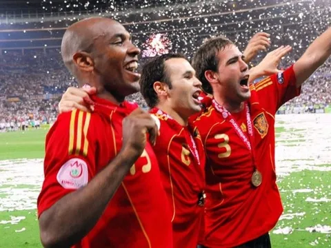 "50% tôi muốn gia nhập Man United, 50% muốn ở lại"