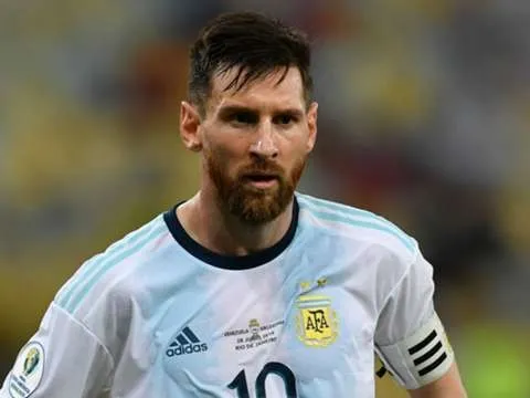 Pep: "Vì 2 lý do đó, tôi kéo Messi từ cánh phải vào trung tâm"