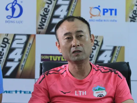 HLV Lee Tae-hoon tiết lộ chấn thương của Văn Thanh