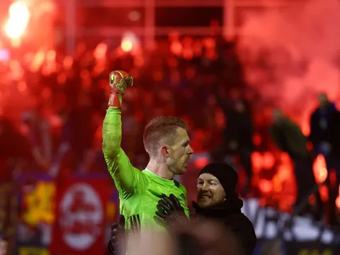 Thủ môn cản 5 quả penalty, đội bóng hạng tư vào bán kết Cúp quốc gia Đức