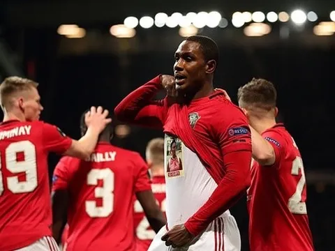 Vén màn bí ẩn đằng sau pha ăn mừng của Odion Ighalo