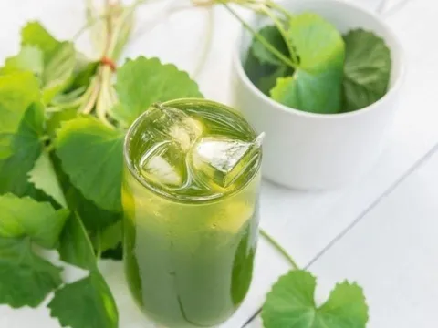 6 nhóm người nên uống nước rau má