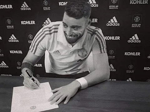 NHM Việt Nam "sôi sục" vì tấm ảnh bom tấn 70 triệu ký hợp đồng với Man Utd