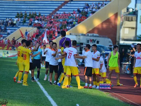 Nam Định "vùi dập" Viettel ngay tại Thiên Trường