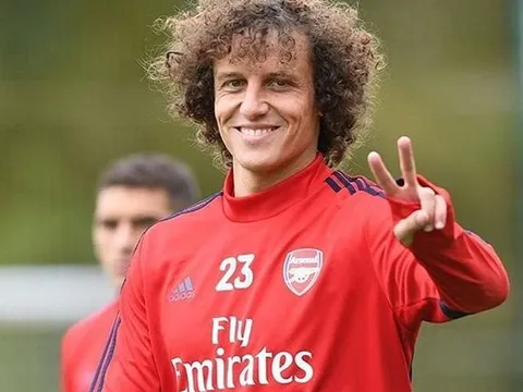 CĐV Chelsea chế nhạo Arsenal: 'Cảm ơn về 8 triệu bảng nhé'