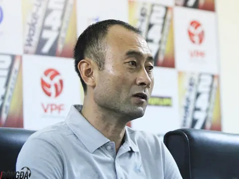 HLV Lee Tae-hoon lên tiếng về phát ngôn "chỉ đá cho vui" của bầu Đức