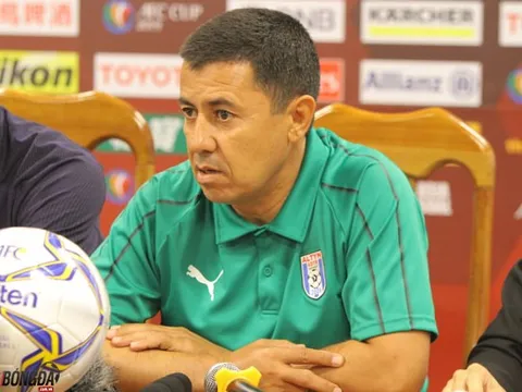 HLV CLB Altyn Asyr đánh giá cao tiền đạo Văn Quyết của Hà Nội FC