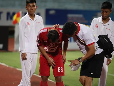 Viettel bại trận ngay tại Hàng Đẫy, Trọng Hoàng và Hoàng Đức gặp chấn thương