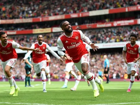 Song sát tỏa sáng, Arsenal làm nên lịch sử trên sân nhà