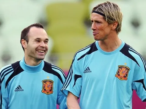 'Thật kỳ lạ, Torres! Cậu chưa đi mà tớ đã nhớ rồi'