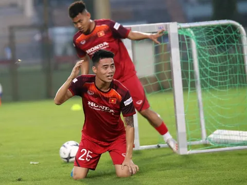 Bị loại, Anh Quang chúc ĐT Việt Nam "ăn lẩu thái rực rỡ"