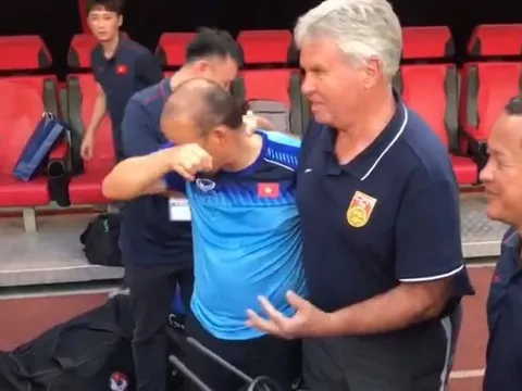 HLV Park Hang-seo rưng rưng nước mắt khi gặp lại "phù thủy" Guus Hiddink
