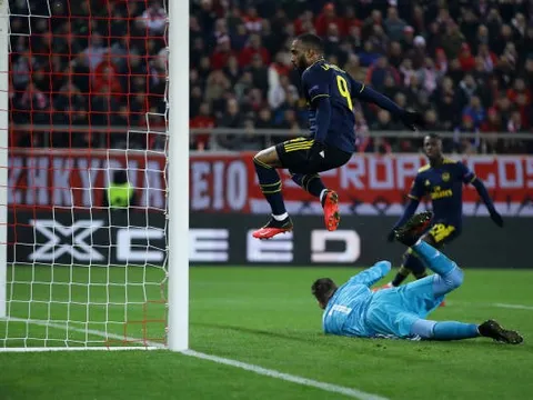 Điểm nhấn Olympiakos 0-1 Arsenal: 'Sát thủ' bừng sáng; Hậu vệ trái bất đắc dĩ chơi quá hay
