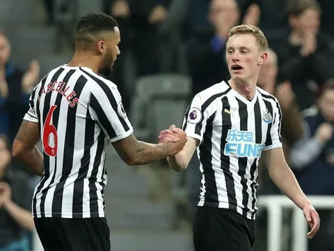 Về quê nhà cầm quân, Maradona bị CLB cũ cho ôm hận ngay trận ra mắt