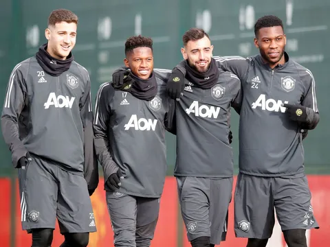 Hạ Tottenham kịch tính, Wolves san bằng điểm số với Man Utd