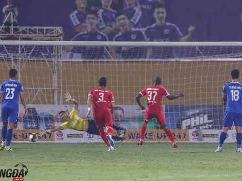 Bùi Tiến Dũng lập siêu phẩm giúp Viettel đánh bại B.Bình Dương trong tranh cãi